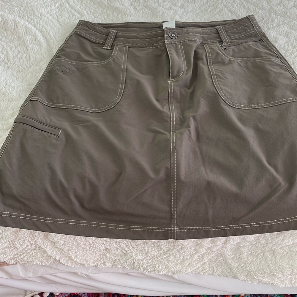 Kohl skirt size 10 Olive